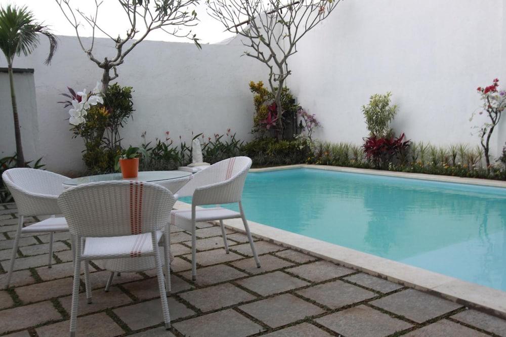 Spazzio Bali Hotel Кута Екстер'єр фото