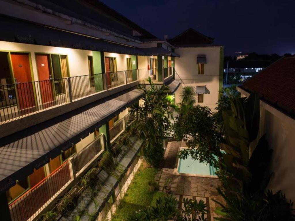 Spazzio Bali Hotel Кута Екстер'єр фото
