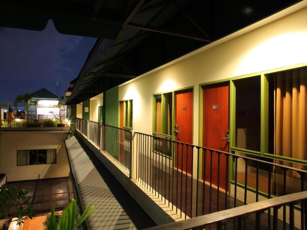 Spazzio Bali Hotel Кута Екстер'єр фото