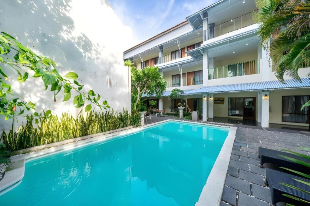 Spazzio Bali Hotel Кута Екстер'єр фото
