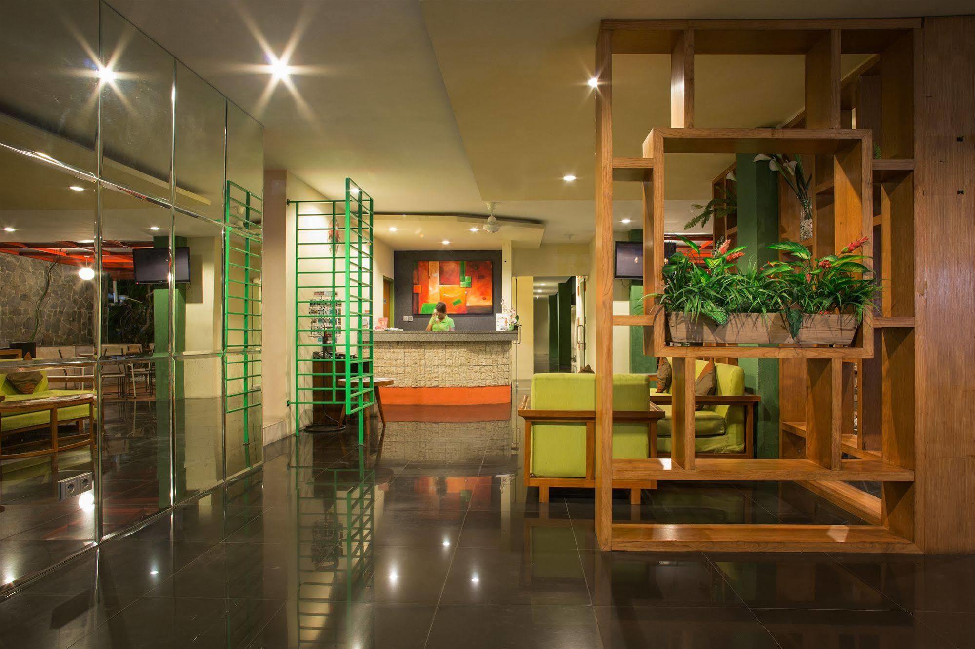 Spazzio Bali Hotel Кута Екстер'єр фото