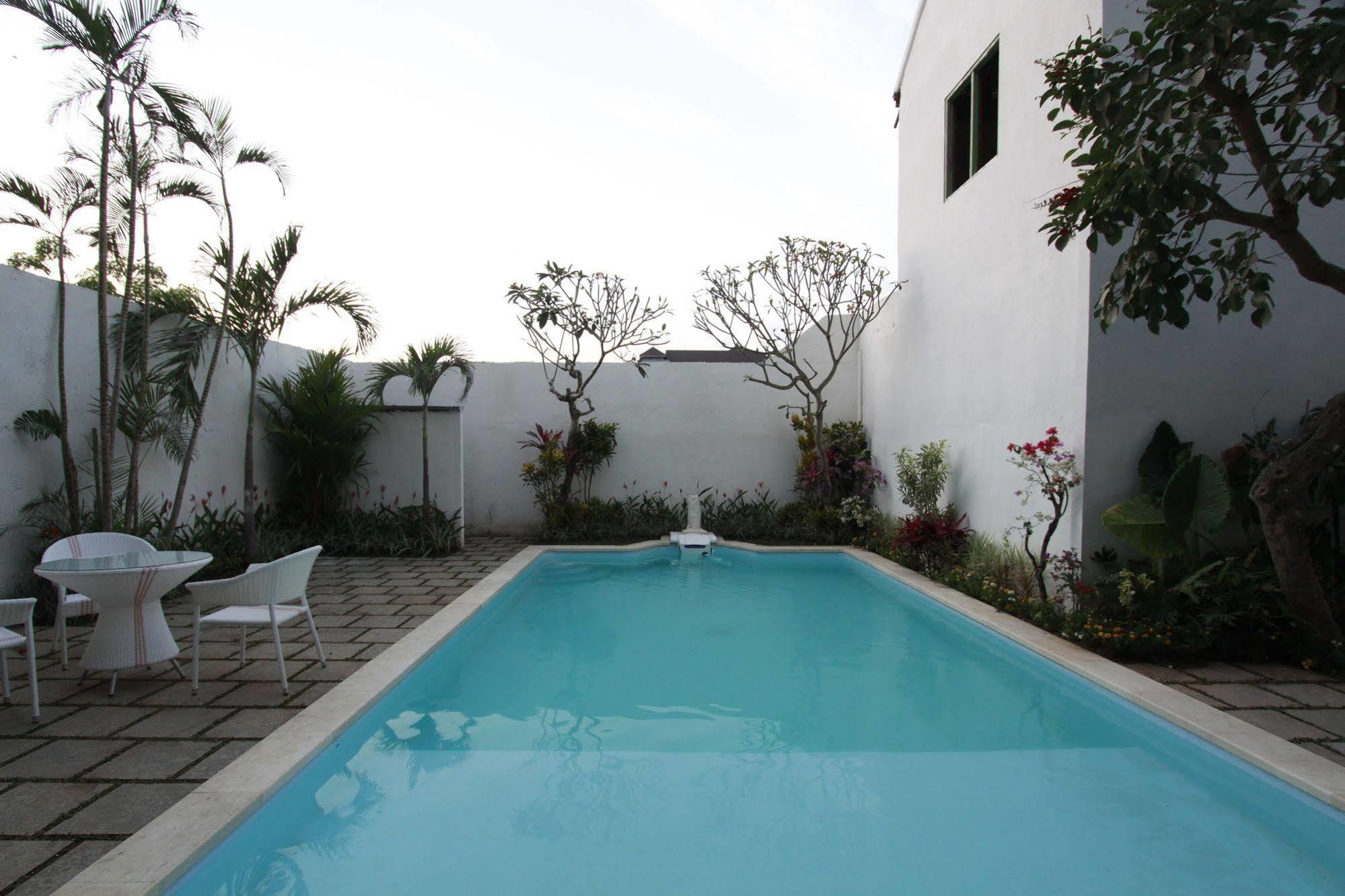 Spazzio Bali Hotel Кута Екстер'єр фото
